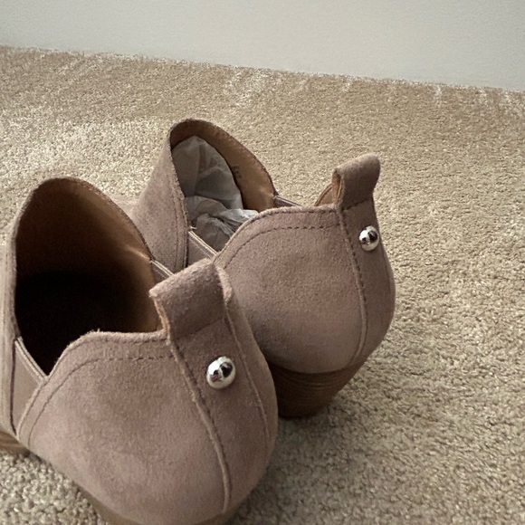 Marc Fisher Ltd taupe Dalar Perforated Suede Ankle Bootie size 7M - Picture 9 of 11